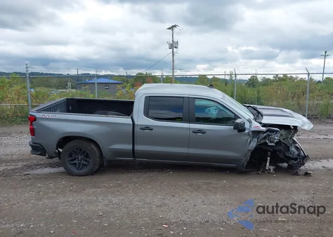 2024 Chevrolet Silverado 1500 4Wd Standard Bed Custom Trail Boss z USA, uszkodzony, nr VIN 3GCPDCEK2RG213748